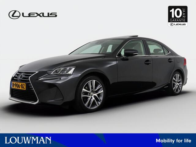 Lexus IS 300h Luxury Line | Schuif/Kantel Dak | Lederen bekleding | Stoelverwarming | Elektrisch verstelbare voorstoelen | Navigatie | Cruise Control Adaptive | Achteruitrijcamera | Climate Control |