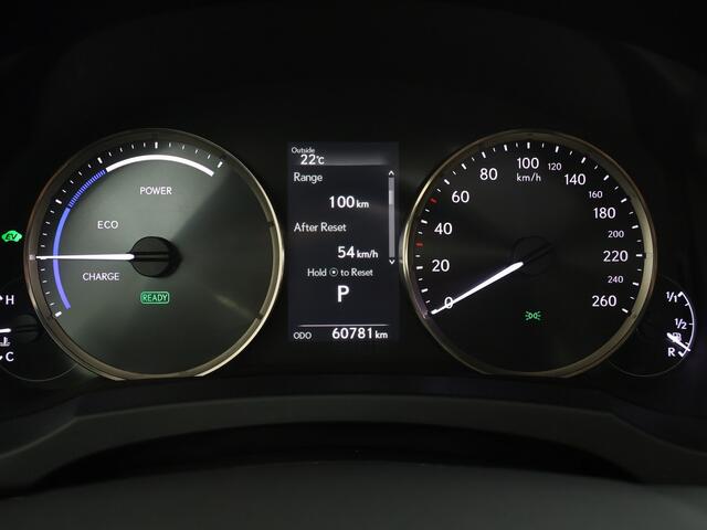 Lexus IS 300h Luxury Line | Schuif/Kantel Dak | Lederen bekleding | Stoelverwarming | Elektrisch verstelbare voorstoelen | Navigatie | Cruise Control Adaptive | Achteruitrijcamera | Climate Control |