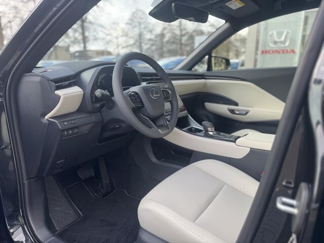 Lexus LBX Business Line Pro 2WD Dodehoekdetectie, Licht beige leer, Elektrische achterklep , All-in Rijklaarprijs