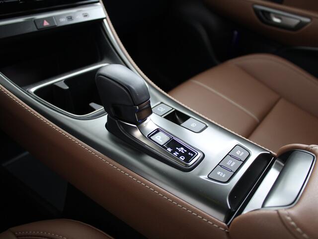 Lexus LBX 1.5 Hybrid Relax | Leer | El. stoelverstelling met memory | Stoel- en verwarming | Ambient Light 64 kleuren |