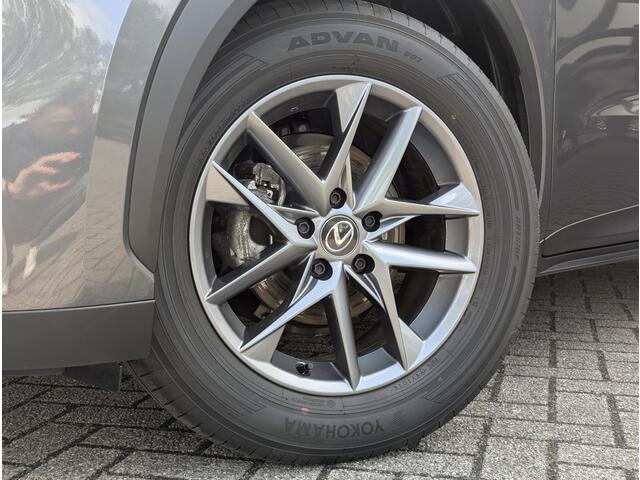 Lexus LBX 2WD | BSM | ACC | PDC V+A | Stoel- stuurverwarming | Camera | Apple Carplay/Android Auto | Qi-lader