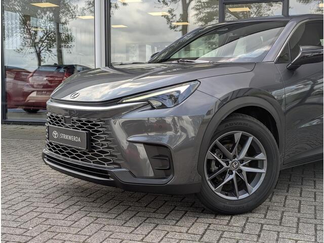 Lexus LBX 2WD | BSM | ACC | PDC V+A | Stoel- stuurverwarming | Camera | Apple Carplay/Android Auto | Qi-lader