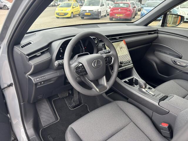 Lexus LBX Business Line 2WD / NIEUW MEI 2025! / Stoelverwarming / AppleCarplay/AndroidAuto / Keyles sentry /
