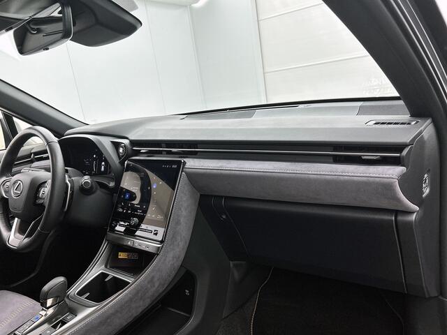 Lexus LBX Cool 2WD | Apple Carplay/Android Auto |