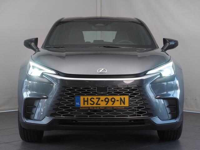Lexus LBX 1.5 HEV Premium Edition 2WD | Dodehoekdetectie | Botsherkenning | Draadloze Telefoonlader | Stoelverwarming | Achteruitrijcamera | Apple CarPlay/ Android Auto | Navigatie | Parkeersensoren Voor- En Achter |