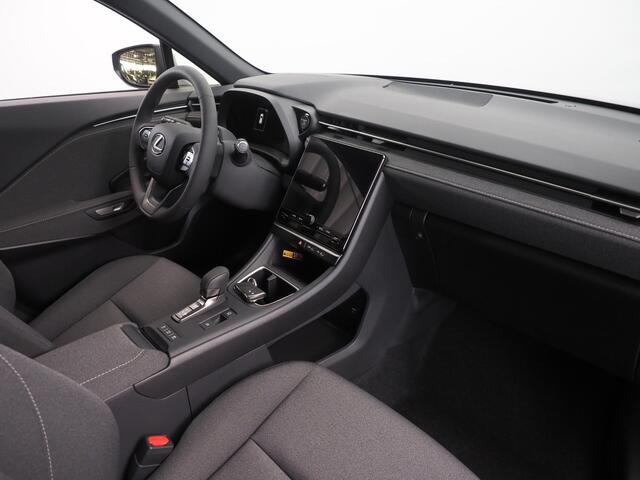 Lexus LBX 1.5 HEV Premium Edition 2WD | Dodehoekdetectie | Botsherkenning | Draadloze Telefoonlader | Stoelverwarming | Achteruitrijcamera | Apple CarPlay/ Android Auto | Navigatie | Parkeersensoren Voor- En Achter |