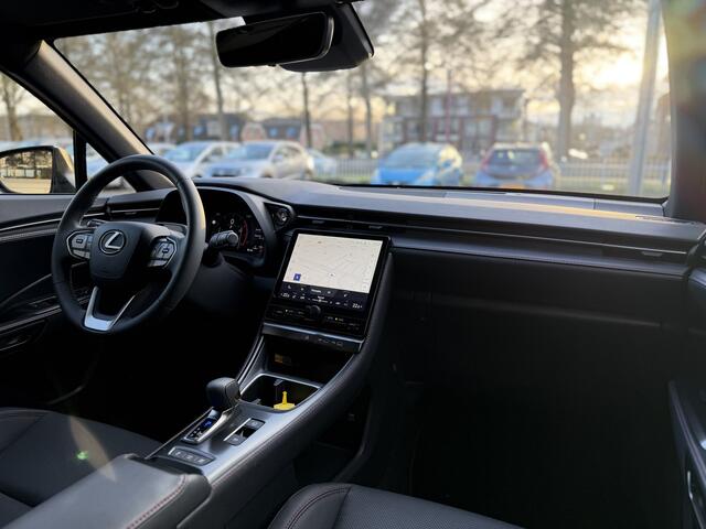 Lexus LBX Cool 2WD | GEEN AFLEVERKOSTEN | Dodehoekdetectie, Elektrische achterklep, Lederen bekleding