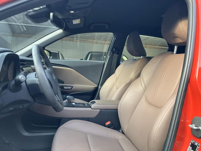 Lexus LBX Elegant 2WD , Automaat, Advanced pakket, Leder, Adap.Cruise, 360 Camera, Stoel/Stuurverwarming, Apple Carplay, Android Auto, Park Assist, LMV 18 Inch, HUD, PDC, LKA, BSM