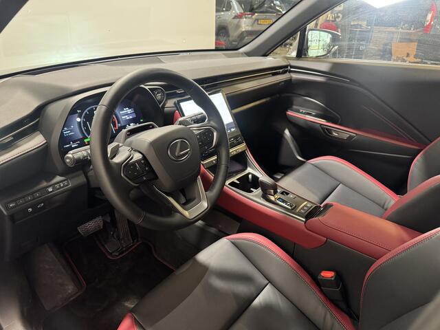 Lexus LBX 35th Edition Avanced Pack | BSM | Stoel/Stuurverwarming | HUD | 360 camera |