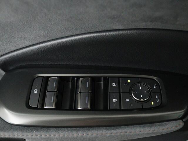 Lexus LBX Cool 2WD | Tech Pack | Apple Carplay/Android Auto | stuur verwarmd | Voorstoelen verwarmd |