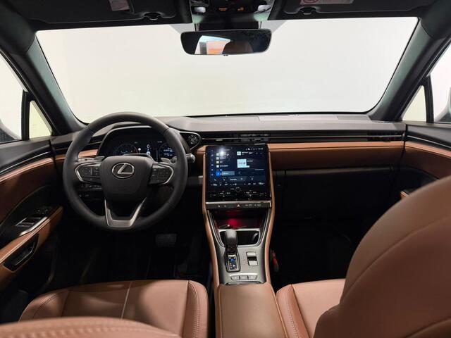 Lexus LBX Relax 2WD | Dodehoek detectie | Electrisch bedienbare achterklep | Cognac kleurig leder |