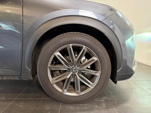 Lexus LBX Relax 2WD | Dodehoek detectie | Electrisch bedienbare achterklep | Cognac kleurig leder |