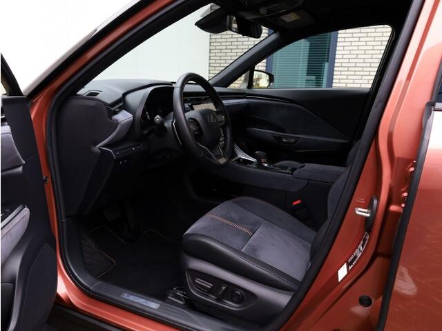 Lexus LBX Cool 2WD | Advanced Pack | Mark Levinson | 360 Camera | Head-Up