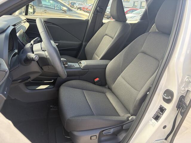 Lexus LBX Business Line 2WD Parkeer en Dodehoek Sensoren Stoel Stuur Verwarming