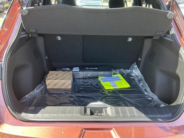 Lexus LBX 1.5 Hybrid Cool Advanced
