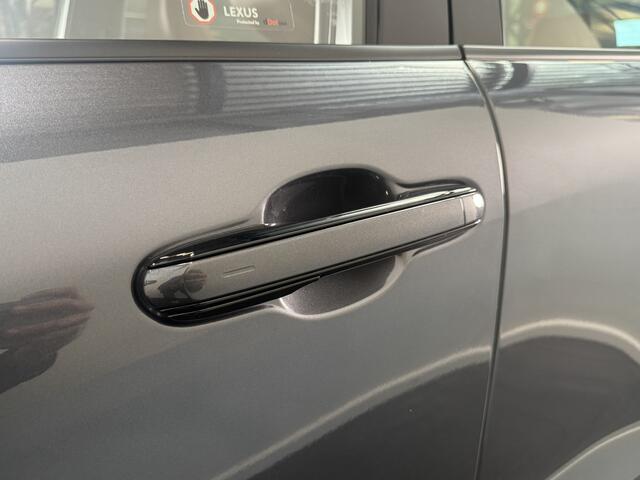 Lexus LBX Relax 2WD | Advanced Pack | All-Season banden | Trekhaak afneembaar | Head-up display |
