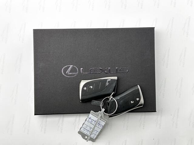 Lexus LBX Relax 2WD | BTW voertuig | Blind Spot monitor | Lederen bekleding | stoel en stuurverwarming | Elektrisch verstelbaar stoel Met geheugen | Cruise Control Adaptive | Sensoren V+A | Onderweg-naar-dealer