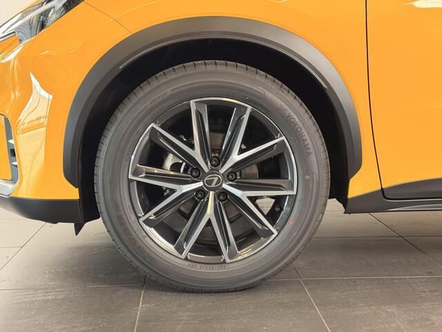 Lexus LBX Emotion 2WD + Premium Pack