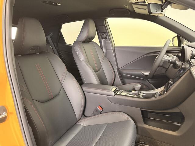 Lexus LBX Emotion 2WD + Premium Pack