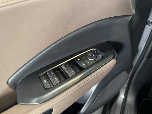 Lexus LBX Elegant 2WD | Tech Pack | | Stoelverwarming | Elektrische Achterklep | BSM |