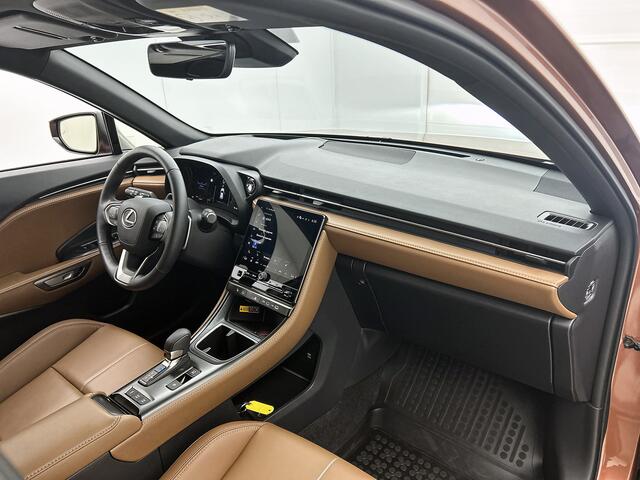 Lexus LBX Relax AWD | Mark Levinson | 360 Camera | Head-Up Display | Blindspot Monitor | Stoel+stuurverwarming | Parkeersensoren voor+achter | Elektrische achterklep |