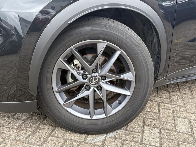 Lexus LBX Business Line 2WD Dealer Onderhouden Kelyess Trekhaak Stoel verwarmd Dodehoek Detectie PDC