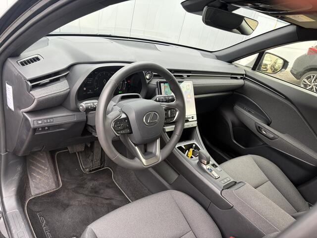 Lexus LBX Business Line 2WD Dealer Onderhouden Kelyess Trekhaak Stoel verwarmd Dodehoek Detectie PDC