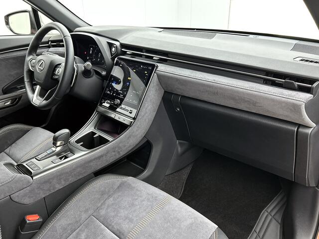 Lexus LBX Cool 2WD