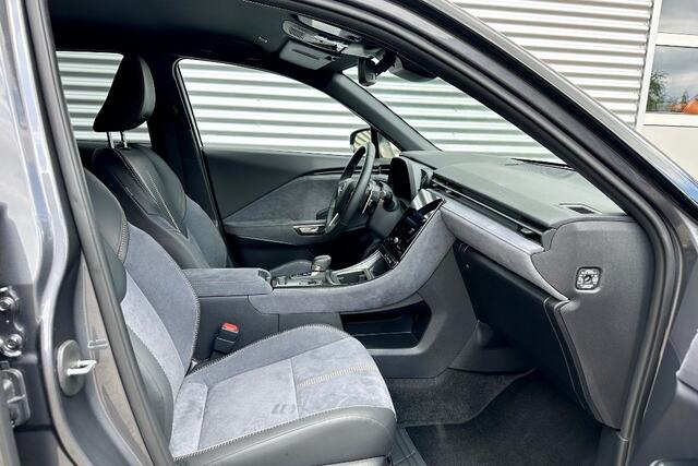 Lexus LBX Cool 2WD Two-Tone 7.581 Km!