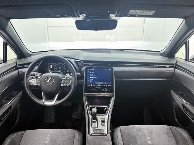 Lexus LBX 1.5 Cool 2WD | BTW voertuig | Memory Seat | Stoel+stuurverwarming | Blind Spot Monitor | Parkeersensoren voor+achter | Navigatie | Apple CarPlay/Android Auto | Cruise Control Adaptive |