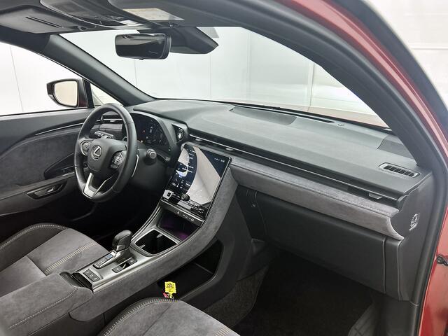 Lexus LBX 1.5 Cool 2WD | BTW voertuig | Memory Seat | Stoel+stuurverwarming | Blind Spot Monitor | Parkeersensoren voor+achter | Navigatie | Apple CarPlay/Android Auto | Cruise Control Adaptive |