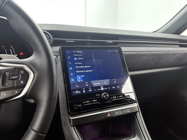 Lexus LBX 1.5 Cool 2WD | BTW voertuig | Memory Seat | Stoel+stuurverwarming | Blind Spot Monitor | Parkeersensoren voor+achter | Navigatie | Apple CarPlay/Android Auto | Cruise Control Adaptive |