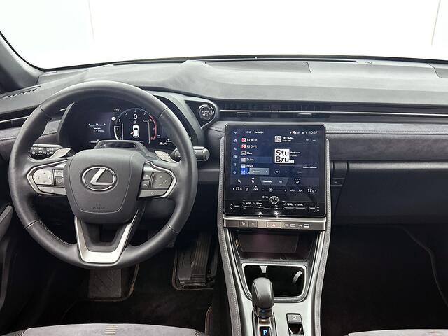 Lexus LBX Cool 2WD Advanced Pack | BTW voertuig | Mark Levinson | Memory Seat | Stoel+Stuurverwarming | 360 camera | Head-up Display | Parkeersensoren voor+achter Met assistent |