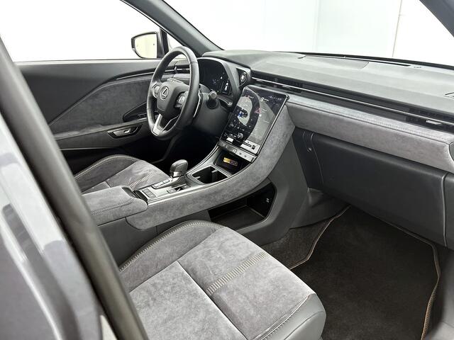 Lexus LBX Cool 2WD Advanced Pack | BTW voertuig | Mark Levinson | Memory Seat | Stoel+Stuurverwarming | 360 camera | Head-up Display | Parkeersensoren voor+achter Met assistent |
