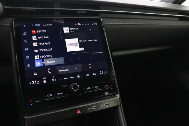 Lexus LBX 1.5 2WD | Comfort & Safety Pack | Apple Carplay/Android Auto | Parkeersensoren | Stoel/Stuurverwarming | Parkeercamera |