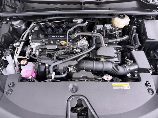 Lexus LBX 1.5 Hybrid Business Line | Navigatie | PDC | Leenauto even wachten met adverteren