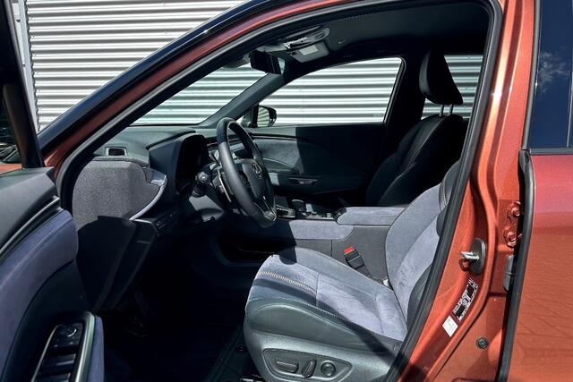 Lexus LBX Cool 2WD Two-Tone 6.563 Km!