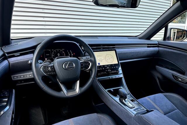 Lexus LBX Cool 2WD Two-Tone 6.563 Km!