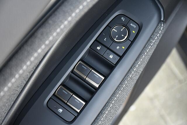 Lexus LBX Business Line 2WD Limited Automaat 136pk | Dodehoekdetectie | Stoelverwarming | Draadloze telefoonlader |