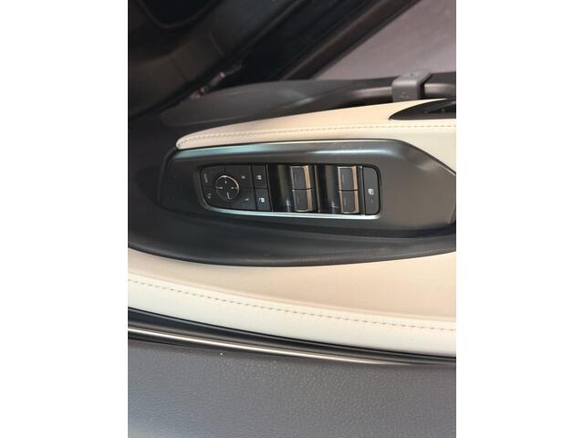 Lexus LBX Elegant 2WD | Stuur / Stoelverwarming | Dodehoekdetectie |