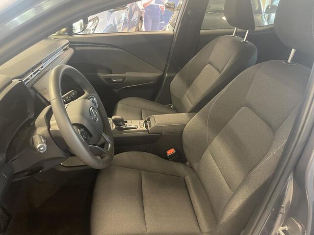 Lexus LBX 1.5 Business Line 2WD | Dodehoek detectie | Stuur- & Stoelverwarming | Navigatie | Parkeersensoren