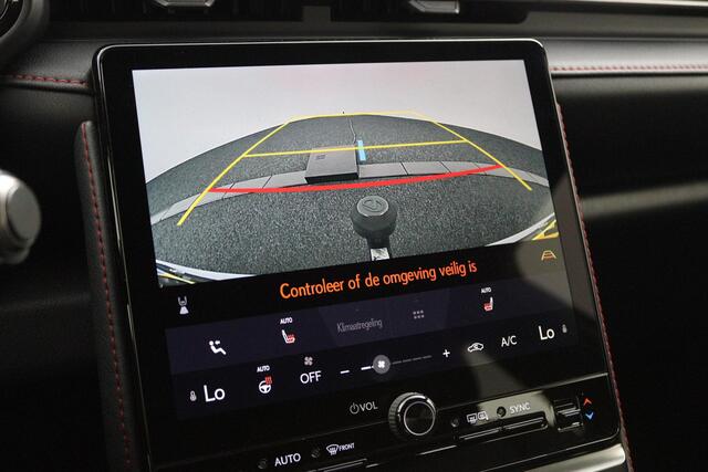 Lexus LBX 1.5 Elegant 2WD | Trekhaak | 18 Inch Lichtmetalen velgen | Blind Spot monitor | Lederen bekleding