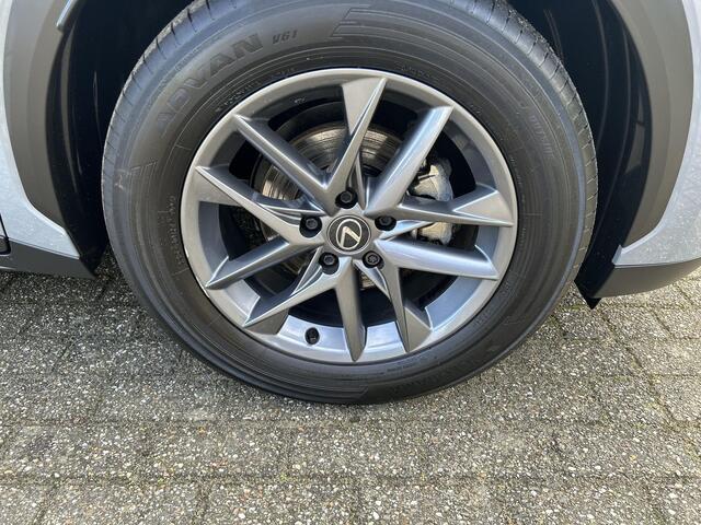 Lexus LBX 1.5 2WD | Adaptive Cruisecontrol | Achteruitrijcamera |