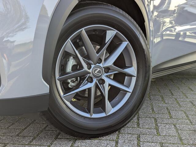 Lexus LBX 1.5 Business Line 2WD | Comfort + Safety Pack | Stoel- stuurverwarming | BSM | PDC V+A | ACC | Camera
