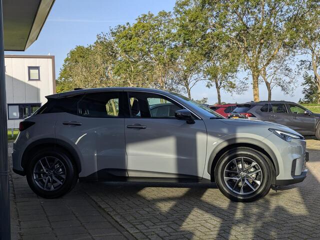 Lexus LBX 1.5 Business Line 2WD | Comfort + Safety Pack | Stoel- stuurverwarming | BSM | PDC V+A | ACC | Camera