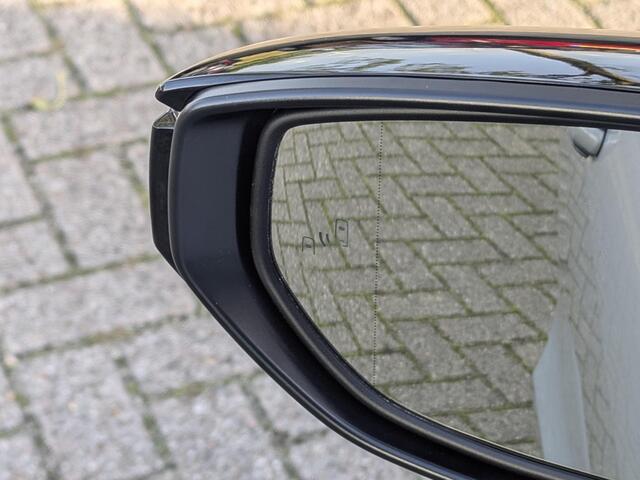 Lexus LBX 1.5 Business Line 2WD | Comfort + Safety Pack | Stoel- stuurverwarming | BSM | PDC V+A | ACC | Camera