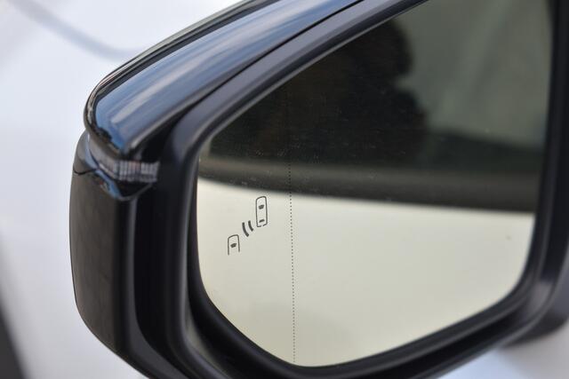 Lexus LBX Business Line 2WD Limited Automaat 136pk | Dodehoekdetectie | Stoelverwarming | Draadloze telefoonlader | – foto 8