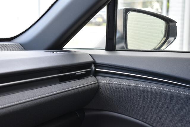 Lexus LBX Business Line 2WD Limited Automaat 136pk | Dodehoekdetectie | Stoelverwarming | Draadloze telefoonlader | – foto 10