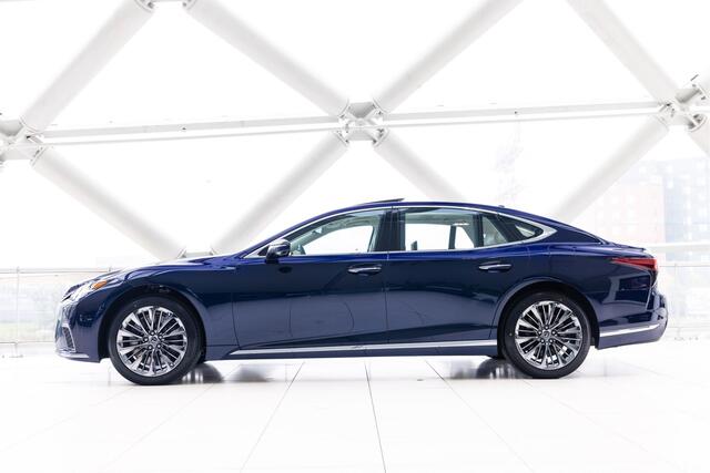 Lexus LS 500h AWD President Line | Ottoman seat | Massage function |