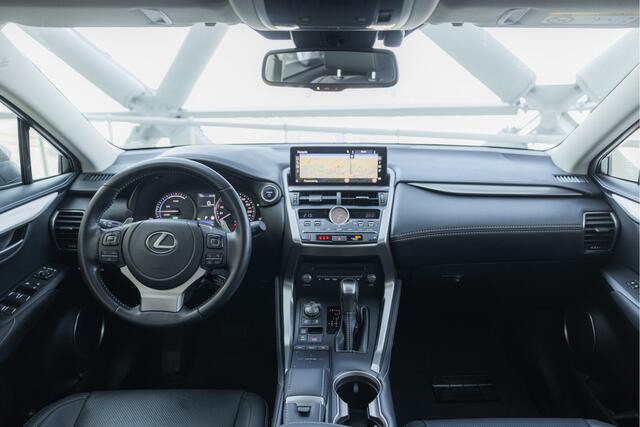 Lexus NX 300h AWD Luxury Edition | Panoramadak | Carplay | Stoelverwarming |